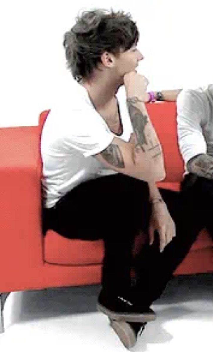 louis tomlinson doing that thing with his feet; a thread
