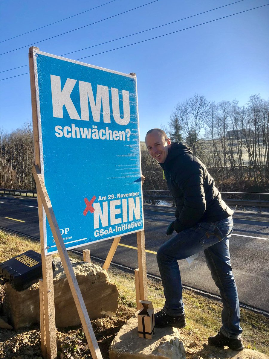 FDPEinsiedeln's tweet photo. Morgen ist Abstimmungssonntag - 2xNEIN.

❌ Unternehmensverantwortungs-Initiative (UVI) schwächt Wirtschaft und KMUs.

❌ GSoA-Initiative schwächt AHV und Pensionskassen und die Unabhängigkeit der SNB.

Die FDP Einsiedeln war heute nochmals für die Abstimmung unterwegs. https://t.co/4nKg0BmJ4k