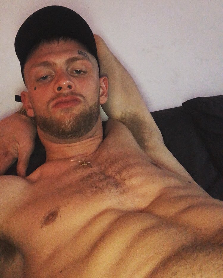 Kicking a chill this Saturday like the ScallyKing should!??
#chav #scally #authentic #king #chill #hotlad