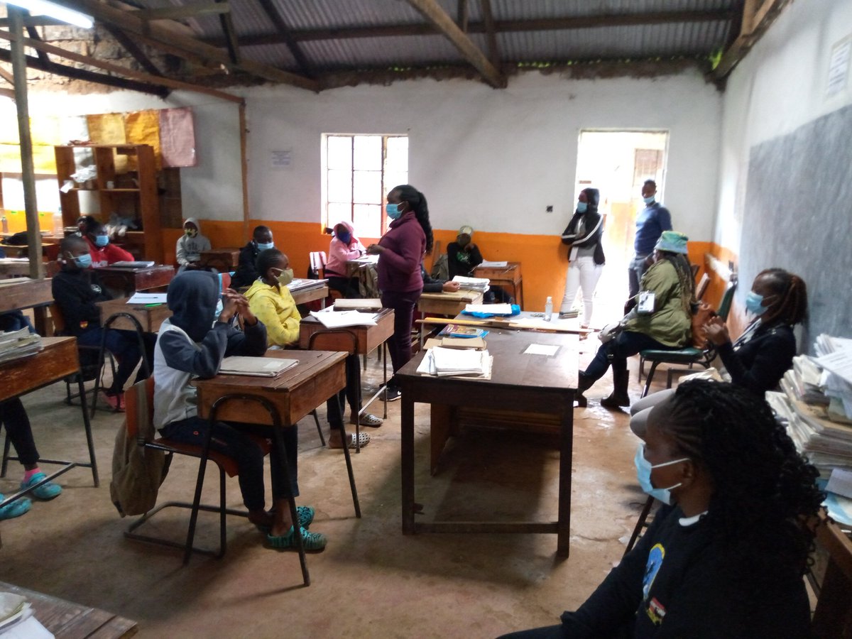 stillsabi's tweet photo. Sensitizing teachers and pupils on how to follow MoH guidelines.
#AngamizaCorona 
#AngamizaCoronaKiambu 
#EUAmrefCovid19ToT 
@YEDNetworkKe 
@Amref_Kenya 
@MOH_Kenya https://t.co/3Aws3MgWFc