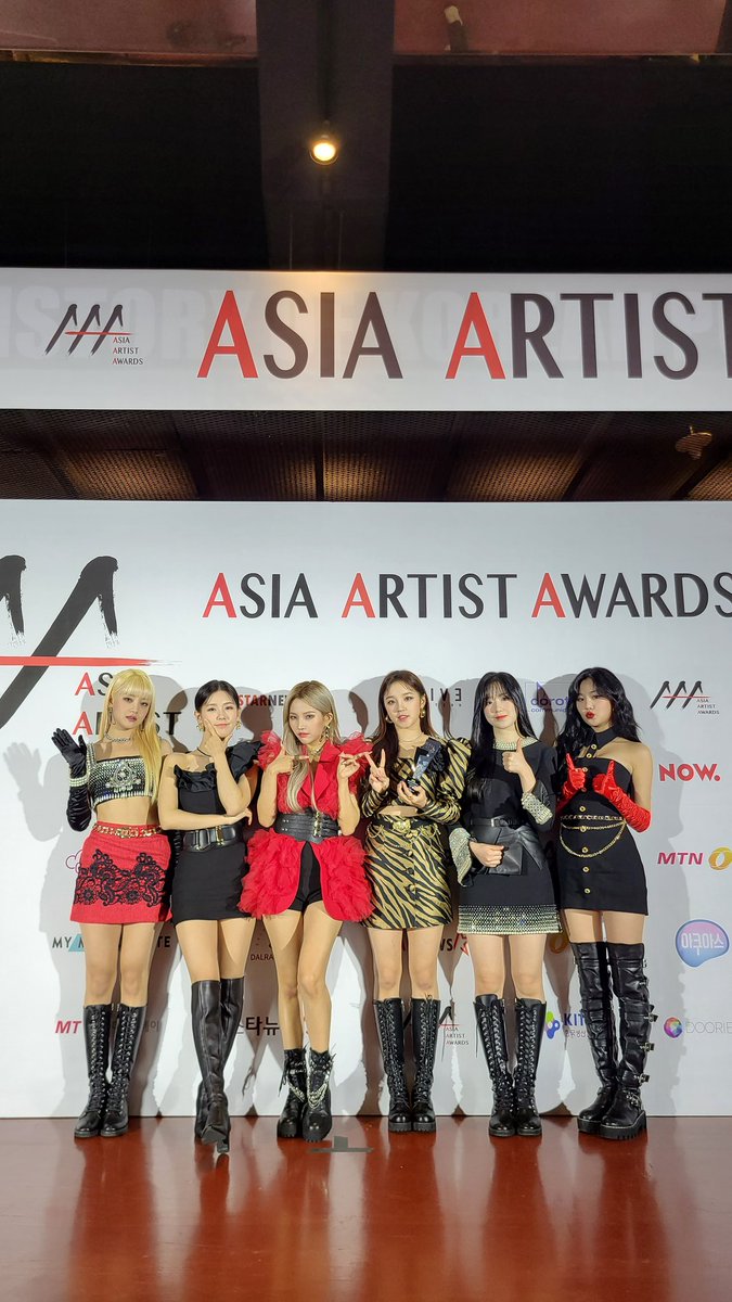 official_i_dle's tweet photo. [📸] 20201128 @ #2020AAA

(여자)아이들의 2020 AAA 이모티브상🏆 수상을 축하합니다!💐
올 한해도 많은 사랑 주신 네버랜드 여러분 감사합니다❤💜
더 멋진 무대로 보답하는 아이들이 될게요-!🥰

#여자아이들 #GIDLE https://t.co/fFReUhdR7Z