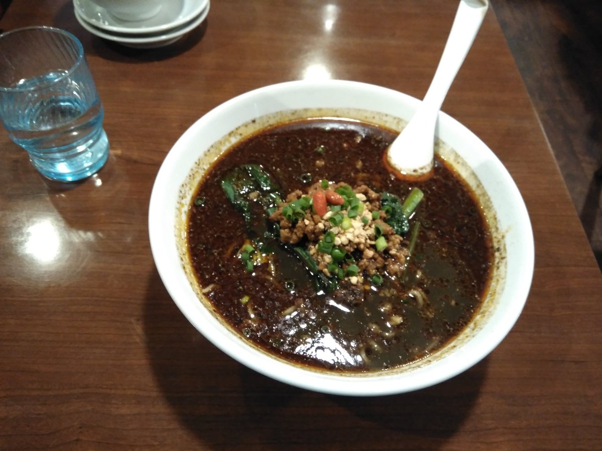 natuboumiekoku1's tweet photo. 〆は
#四川麻辣火鍋天府
の5色(黒.白.赤.黃.緑)の担々麺🍜
今宵は黒にしました
🥢d(^3^♪
#LiveAfter
#横浜野毛 https://t.co/fv6hKXCbI6