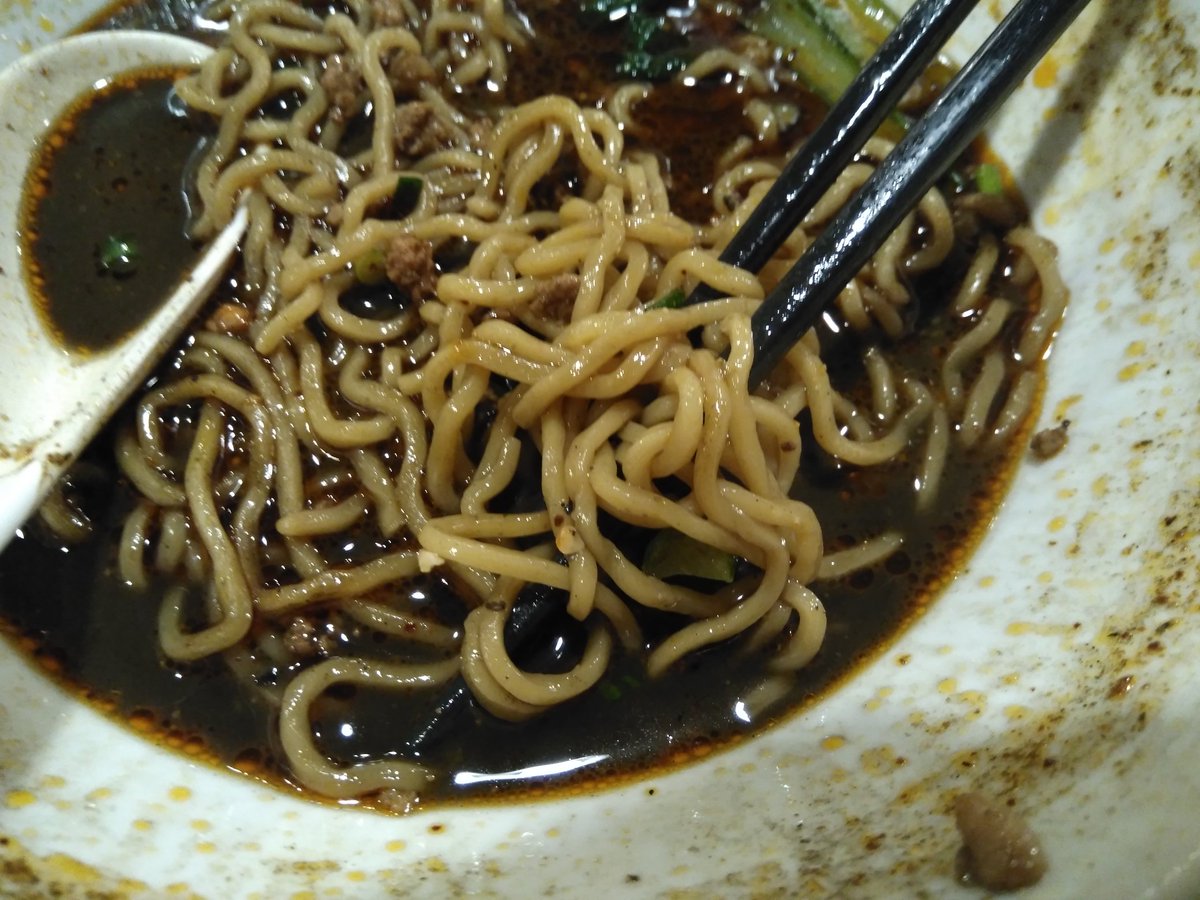 natuboumiekoku1's tweet photo. 〆は
#四川麻辣火鍋天府
の5色(黒.白.赤.黃.緑)の担々麺🍜
今宵は黒にしました
🥢d(^3^♪
#LiveAfter
#横浜野毛 https://t.co/fv6hKXCbI6