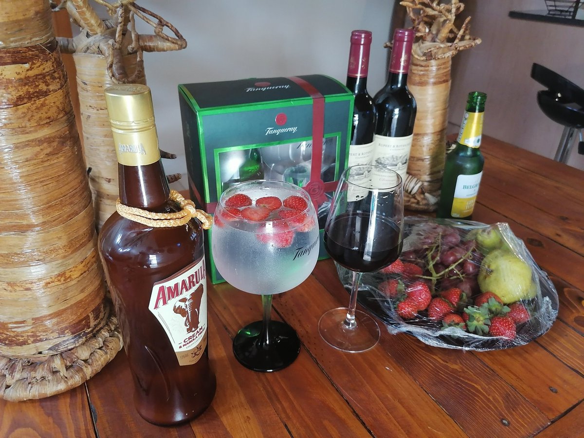AromaFulu's tweet photo. It's relaxation time with this refreshments💃💯💕🍾🥂🔥🔥🔥
#moretoenjoythissummer
#festivevibes
#decemberloading
#golimpopo https://t.co/509omcjhHy