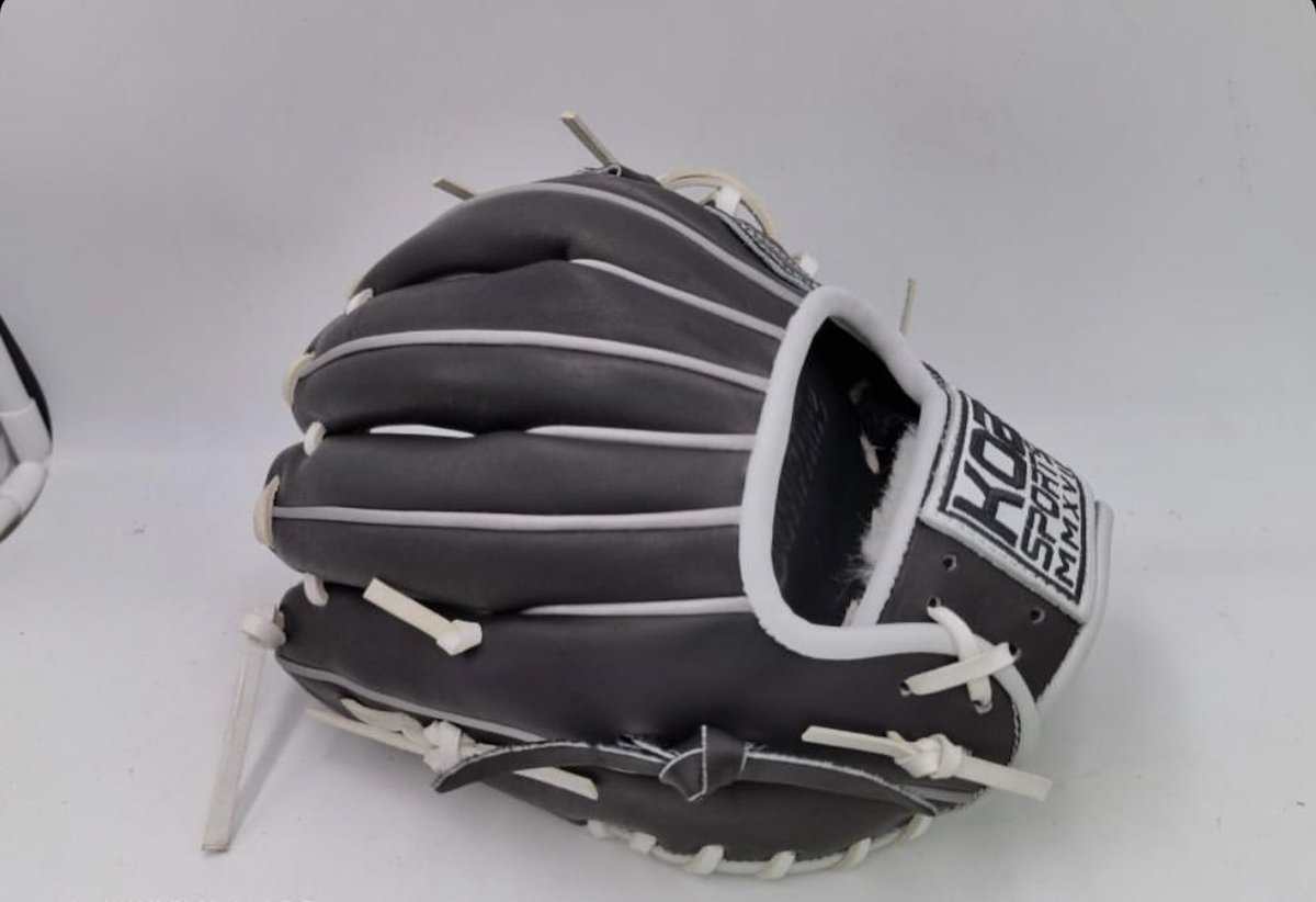 MMSports11's tweet photo. Nachee Series ready for Showtime!! #baseballgloves #softballgloves #mmsports #kob #showtime https://t.co/Pxr8d9YNI0