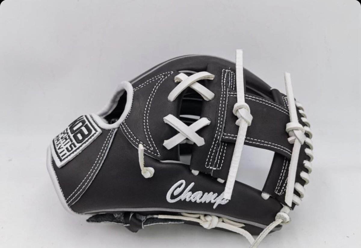 MMSports11's tweet photo. Nachee Series ready for Showtime!! #baseballgloves #softballgloves #mmsports #kob #showtime https://t.co/Pxr8d9YNI0