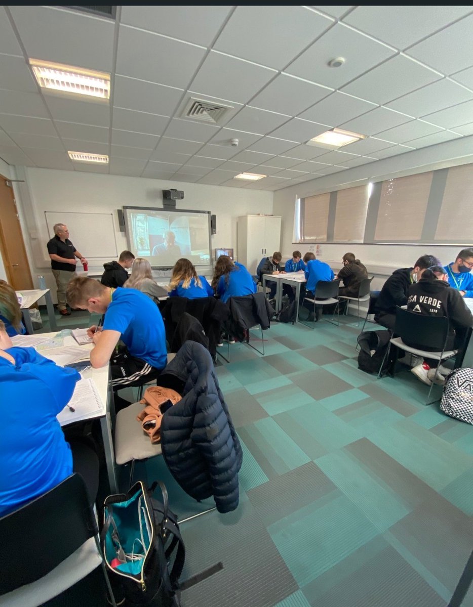 andygillman24's tweet photo. Great virtually supp learners from @southandcitycol Bham with my @defencepeople Int Crisis wksp, wkg in teams, unpicking a fast-moving crisis, bldg &amp; del an action plan via press conf o/c. Plus looking at MOD 's role/resp, current ops in a COVID-19 context, &amp; future career opps. https://t.co/XmgkNQPEzV