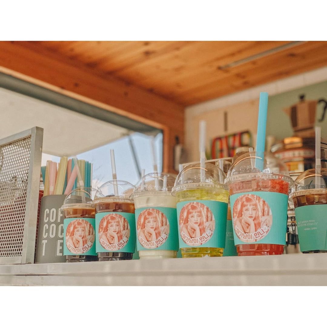allforminnie's tweet photo. Food truck for Minnie at So Not Worth It filming site 💞
@G_I_DLE #민니 https://t.co/BhHznhGR8Q
