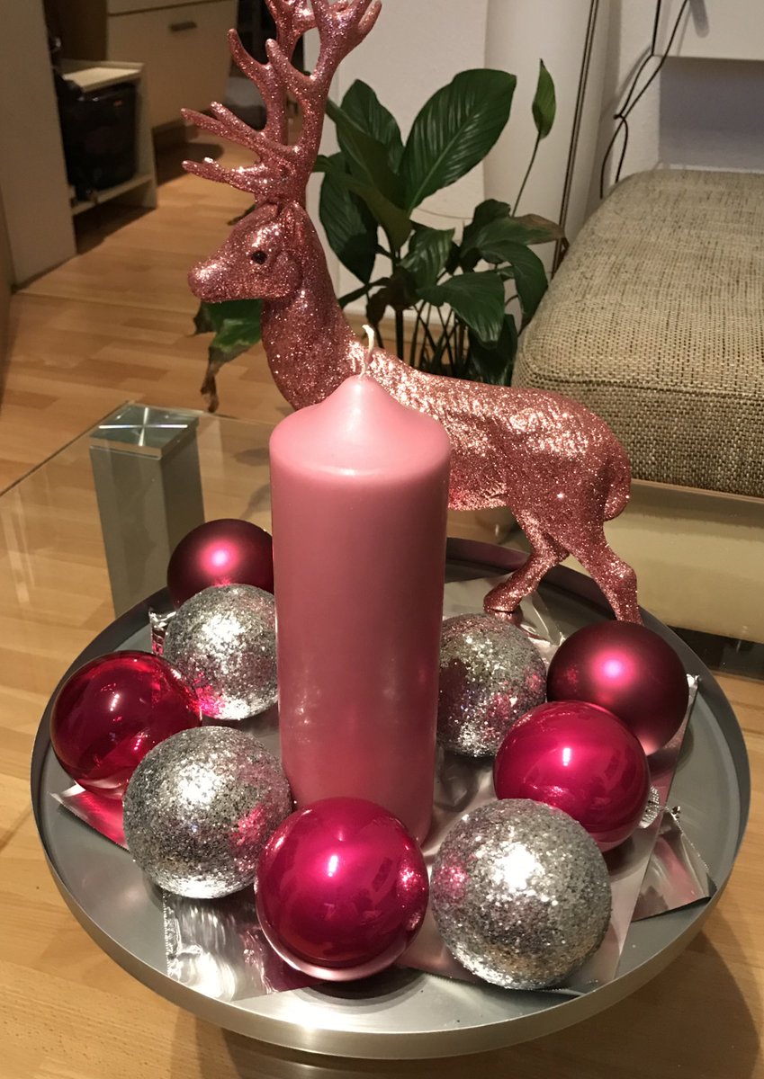 JunghaCoV's tweet photo. @Chaosqueen52 Dieses Jahr mal unkonventionell pink https://t.co/EjDdbvL1Pr