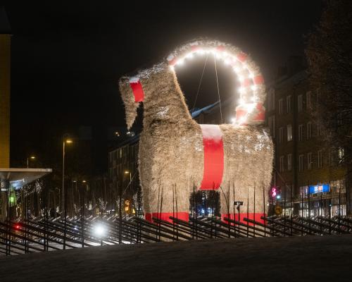 Har jag några följare i Gävle?
Nu är den invigd, kan ni bränna den fort som attans! Ni såg vad som hände med 2020 när vi inte offrade bocken 2019. #offrabocken