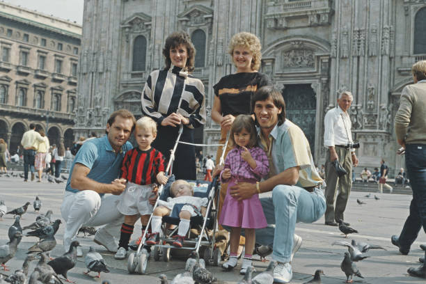 #178 - The Hateleys and the Wilkins just hanging out in Milan