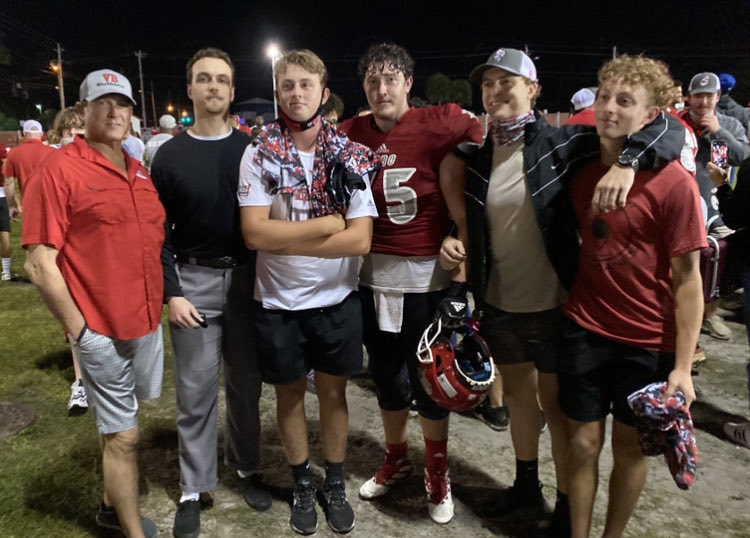 baconsizzle82's tweet image. It’s the Bacon crew. All 5 boys are Fighting Indians! #proudpapa #vbnation #vbhs #vbfootball