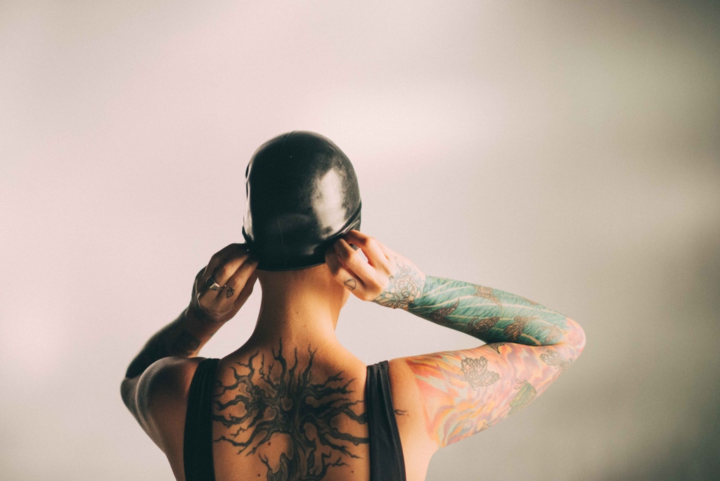 "I haven't been able to stop thinking about a man covered in rubber that I can touch, lick, smell, look at and, of course, shine." Read the full confession behind our new film release 'Rubber Feel' by <a href="/vonferro/">von ferro</a> ➡️: xconfessions.com/confessions/ru… 
📸: instagram.com/monica_figuera…
#rubberfeel