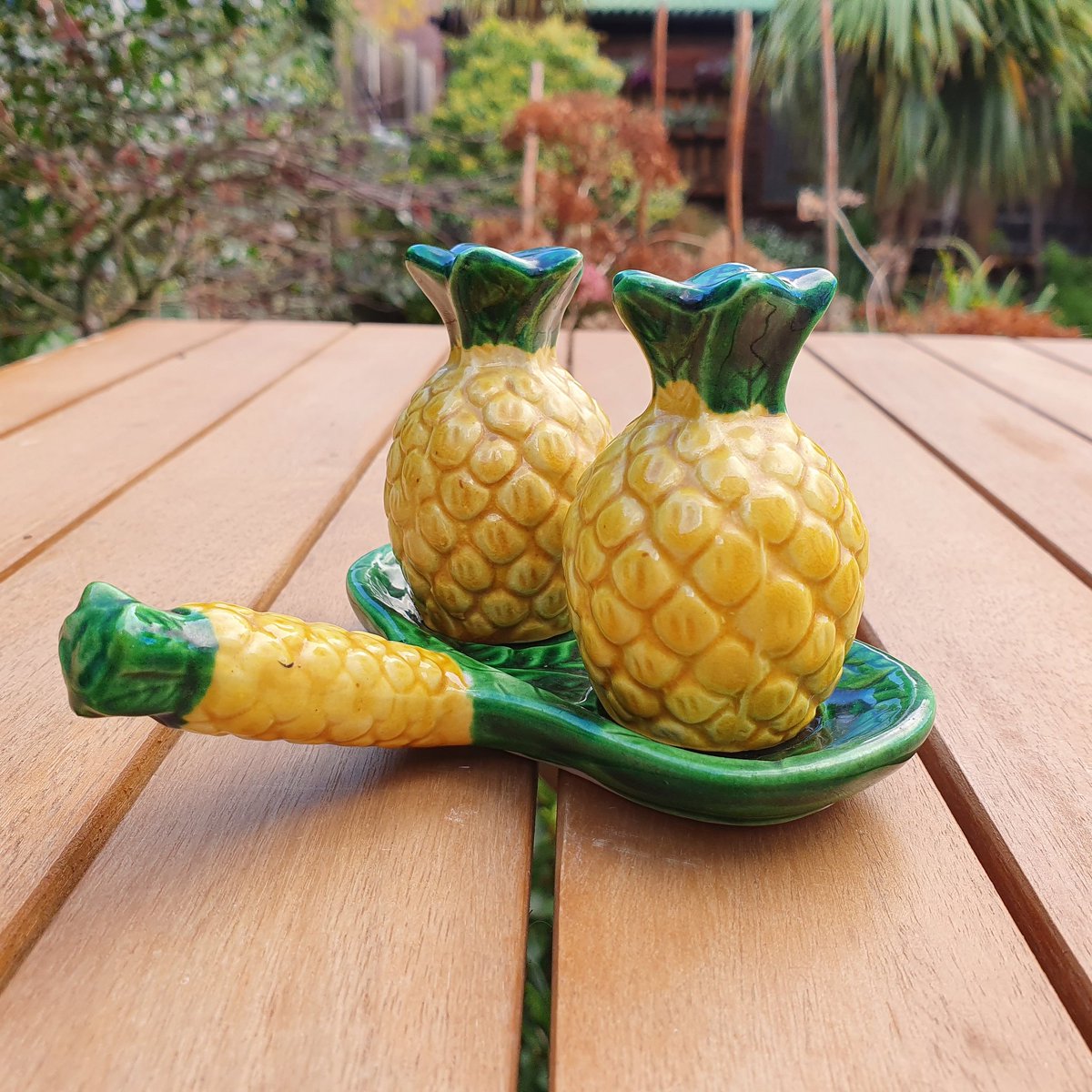 Kitsch salt and pepper set in the shape of pineapples, sitting on a tray with a pineapple handle. £18.50 from #etsy wowiezowieshop
#vintagestyle #vintage #japan #saltpepper #pineapple #vintageseller #kitsch #retro #etsyfinds #etsyseller #ceramic #pineapples https://t.co/EkWclEm6XE