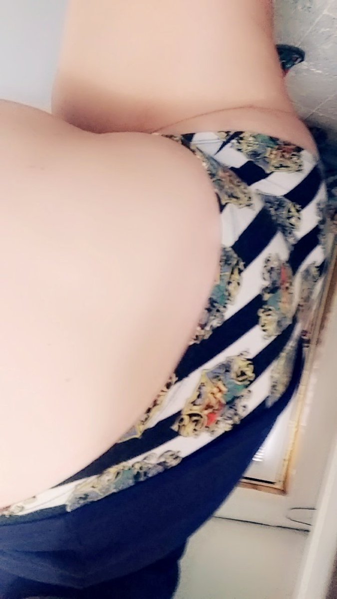 AmberTa17576325's tweet photo. Harry Potter panties 😜 https://t.co/9DWpsRLbpp