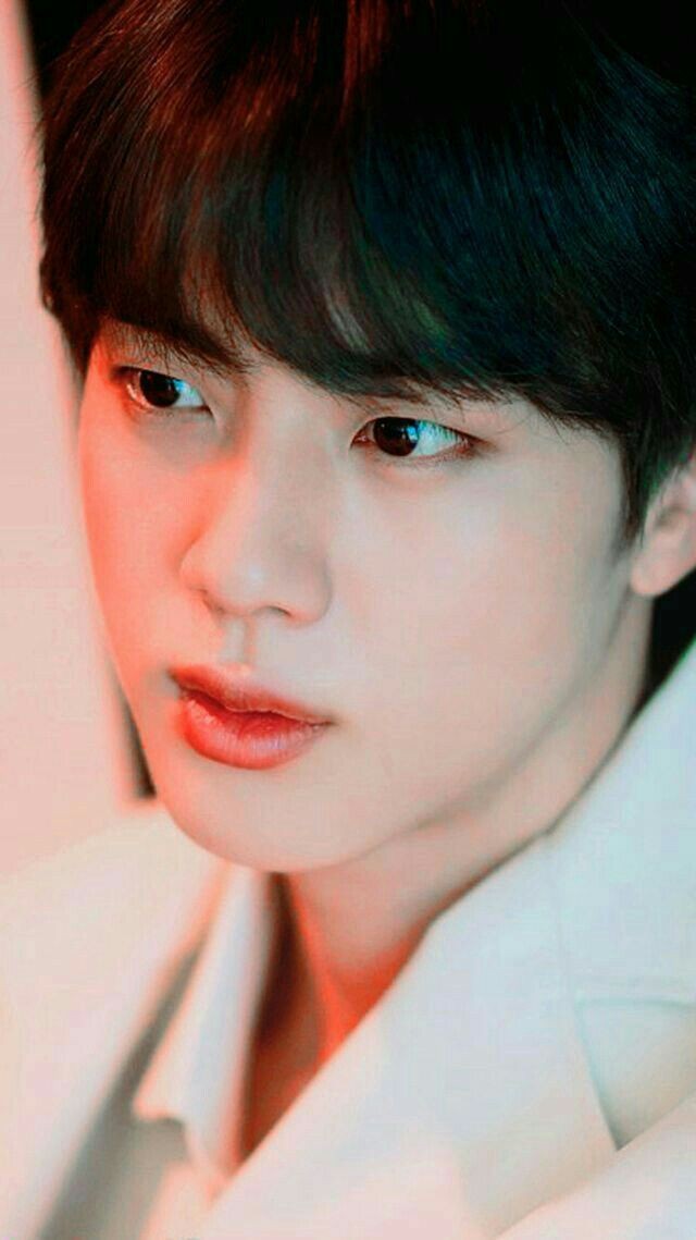 His features are so softso delicate so gorgeous  His face radiates so much warmth #방탄소년단  #진  #석진  #방탄소년단진  #방탄진  #JIN  #SEOKJIN  #BTSJIN  @BTS_twt