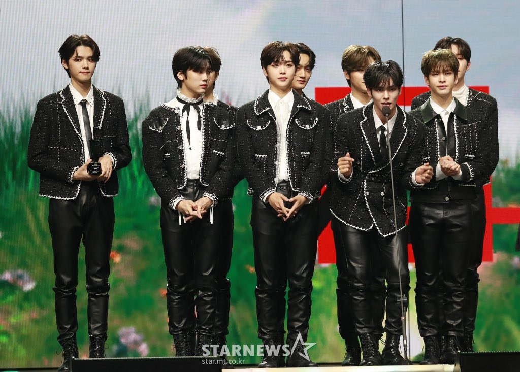 3O3healing__'s tweet photo. Cravityได้รับ 2020 AAA Potential Award 🏆รางวัลที่มอบให้แก่ไอดอลที่มีศักยภาพของปี 2020 ซึ่งcravity แสดงให้เราเห็นถึงศักยภาพที่มีอย่างเต็มเปี่ยมในทุกๆ ด้านมาตลอด ไม่ว่าจะเรื่องร้อง performance เป็นอีกหนึ่งรางวัลที่ภูมิใจมาก ๆ

#CRAVITY_2020AAA 
#CRAVITY #크래비티 @CRAVITYstarship https://t.co/TH2rtf8OCw