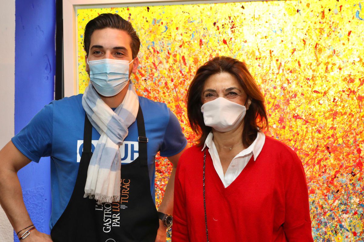 On inaugure « La Petite Galerie » par @fineartinvest. Le chef étoilé <a href="/LudovicTurac/">Ludovic Turac</a> a pour l'occasion créé un bar éphémère de coquillages appelé « Coquilles ».