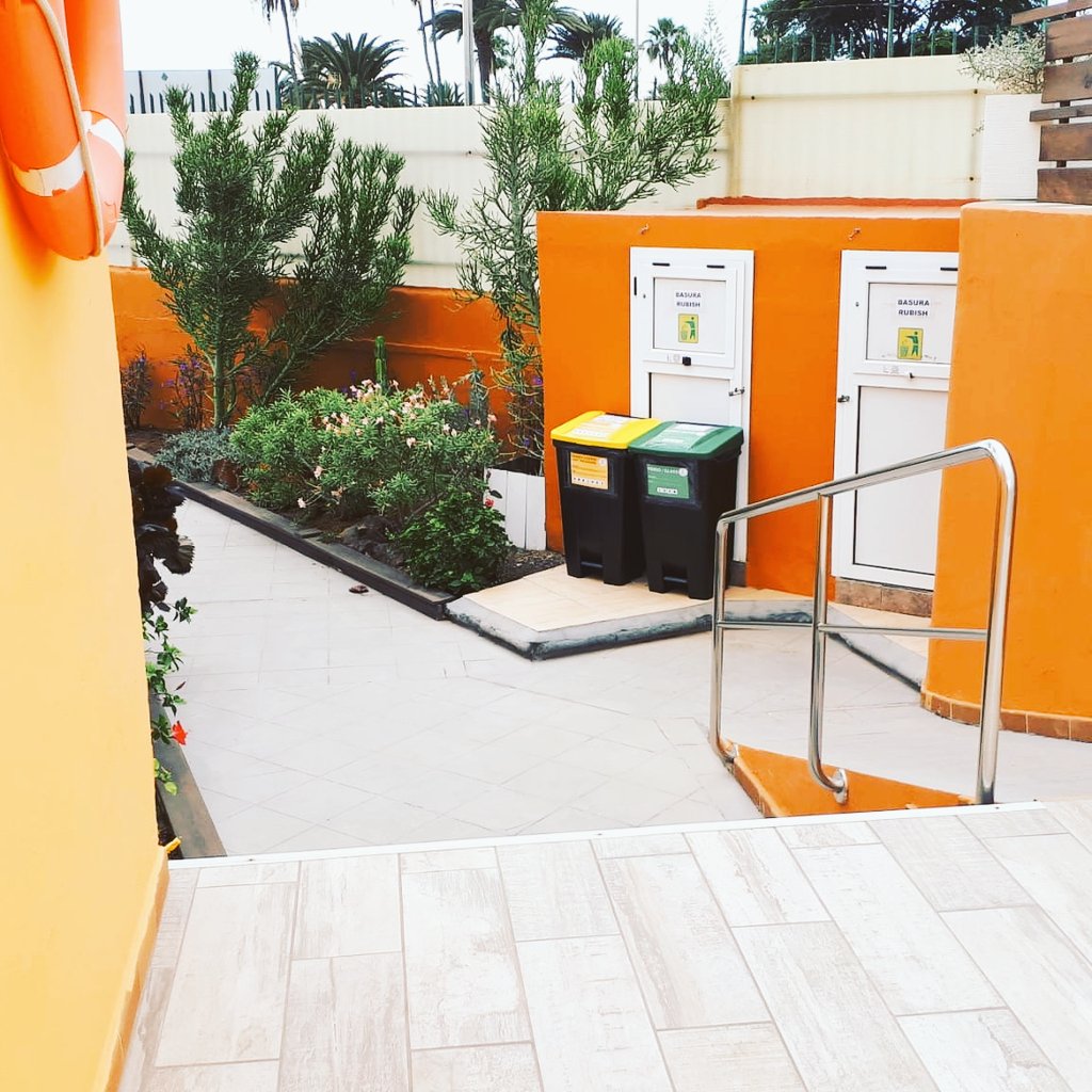 Reciclaje en Tropicallazona resort#Gran Canaria, gay resort