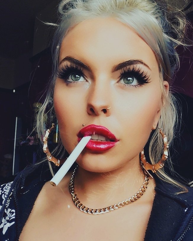 SmokesGigi's tweet photo. Who's gunna pay for my smokes though?????😈

#findom #paypig #smokingfetish https://t.co/mXLCDDitbN