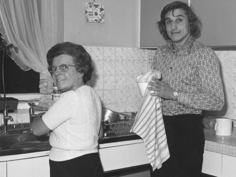 #180 - Frank Carrodus of Aston Villa and his MumThe family that does the dishes together.....