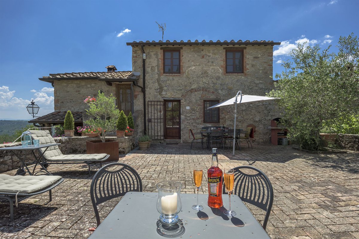Who wouldn't want to spend a relaxing week here at the fabulous La Stalla villa in Lecchi Tuscany? Courtesy of our wonderful sponsors <a href="/ToTuscany/">To Tuscany</a> you will if you win the 1st prize in our #OneClub Xmas Raffle. Text ONE, TWO or THREE to 84915 for your chance to win #StrongerTogether