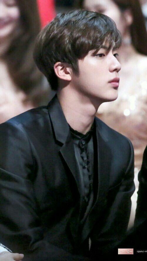 His side profile is really out of the world I can't stop staring at his lips his nosehis earshis neckhis eyelashes  #방탄소년단  #진  #석진  #방탄소년단진  #방탄진  #JIN  #SEOKJIN  #BTSJIN  @BTS_twt