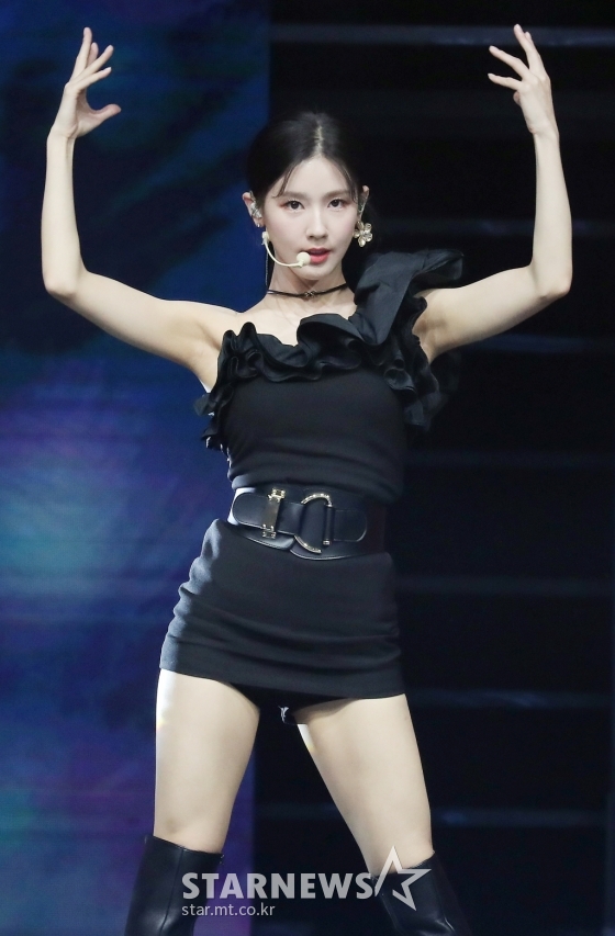 vitaminidle's tweet photo. [PRESS] 2020 AAA DUMDi DUMDi performance
#GIDLEonAAA #GIDLE @G_I_DLE

1/2 https://t.co/QeHMHQrVJM