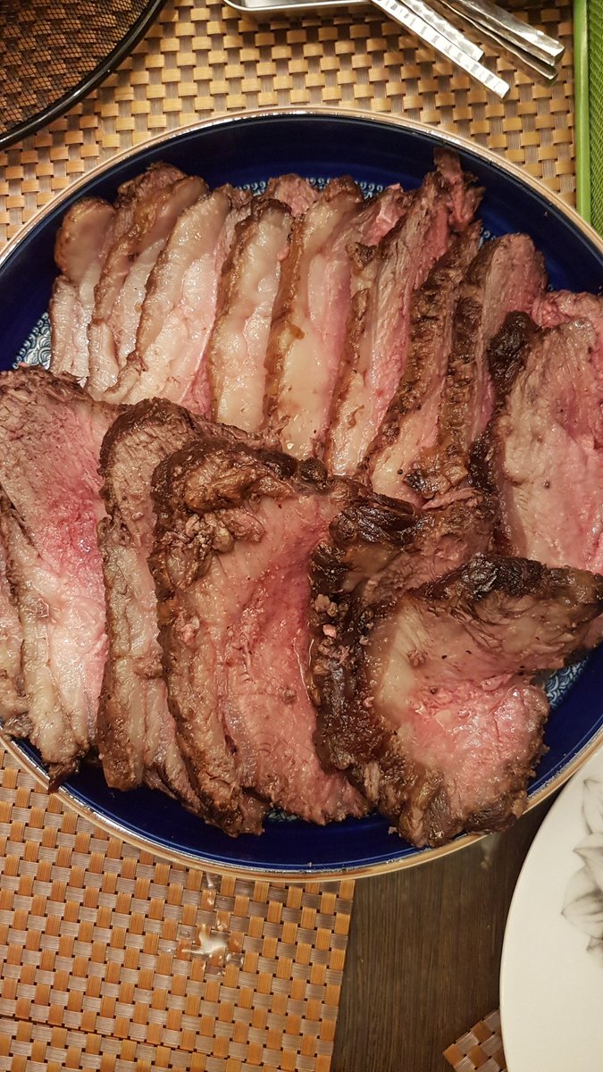 rb_kjikms's tweet photo. This erigom cooked a 2.5kg wagyu joint just last night for hubby's birthday dinner. It was fun watching Jongin cook those tomahawks today! #KAI_1stSOLO #KAI #2DaysToKAI #Mmmh @weareoneEXO https://t.co/V75cHQmn1n