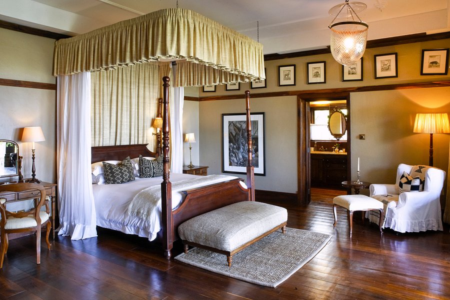 TanzaniaDigest's tweet photo. #TOURISM: Tanzania's Singita Sasakwa Lodge has been declared the World’s Best Safari Lodge 2020.

The announcement was made during the Annual World Travel Awards Grand Final 2020.

The Lodge is located in the Great Serengeti National Park, comprising of seven cottage suites. https://t.co/n3xs1p98e3