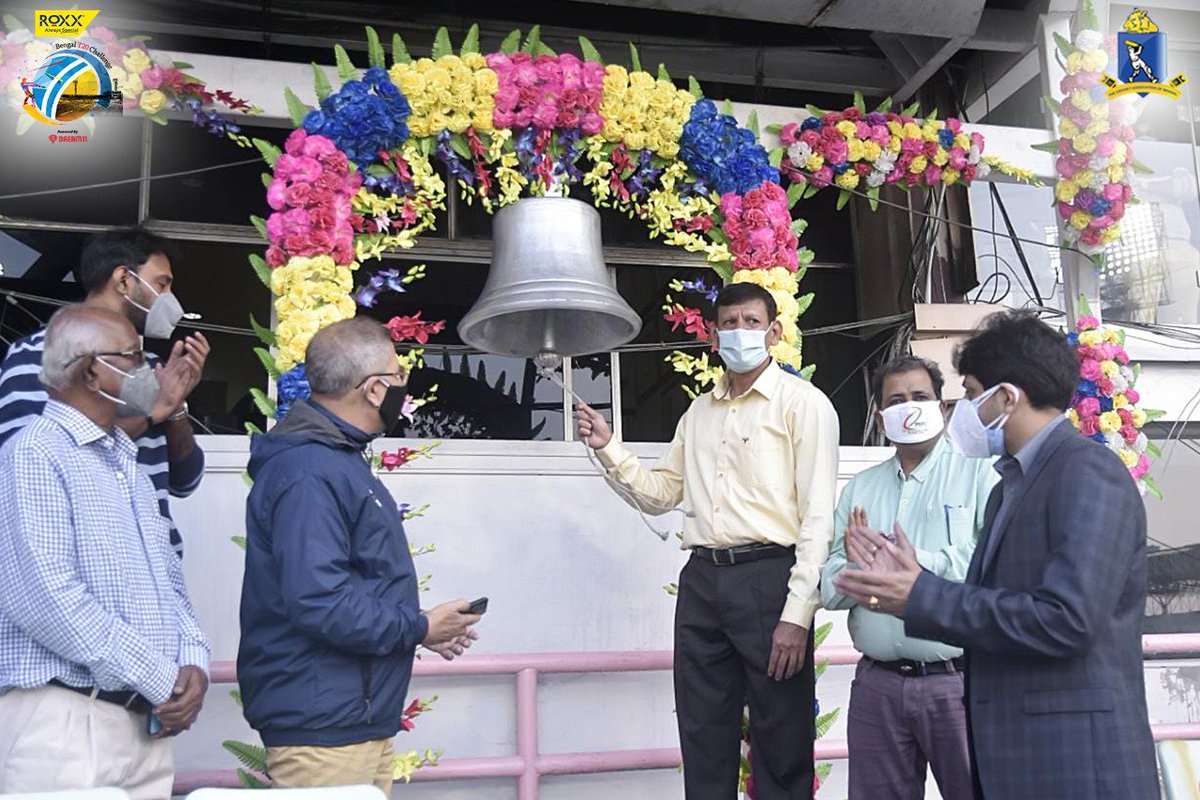 CabCricket's tweet photo. The Eden Bell was rung for India spinner by #UtpalChatterjee in presence of CAB President #AvishekDalmiya, Jt Secretary #DebabrataDas, Tournament Committee Chairman #NitishRanjanDutta and #SourashisLahiri.
#RoxxBengalT20Challenge
#CAB https://t.co/vY9r9uv1N2
