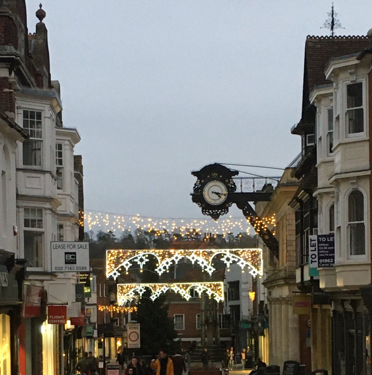 Want a dance? Listen to <a href="/WinchRadio/">Winchester Radio 94.7FM</a> from 2pm and we can dance together. I’ll be talking <a href="/OneGreatWin_/">OneGreatWin</a> <a href="/ChesilTheatre/">Chesil Theatre</a> and *whispers* #Christmas, among others. Listen: 94.7FM in #Winchester, Winchester.radio and <a href="/ukradioplayer/">UK Radioplayer</a>.