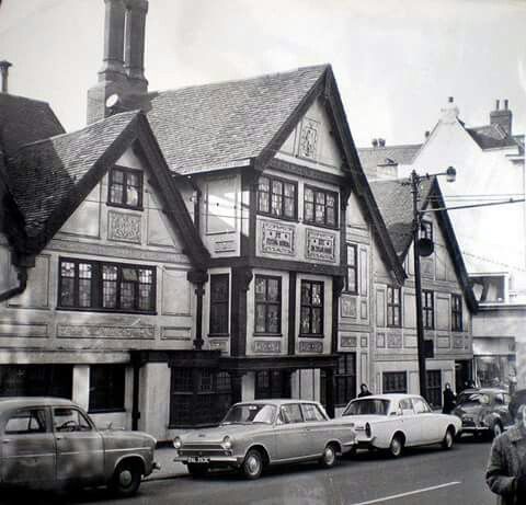 Usually a warm fire and warmer welcome to be had in here. Got a thirst on now.