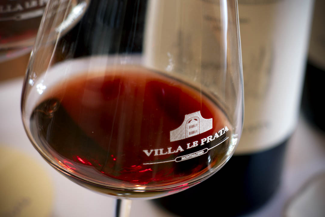 vintaliani's tweet photo. Bekijk deze 100% Sangiovese Grosso wijn gemaakt met passie en gedrevenheid. Brunello di Montalcino van wijnhuis Villa le Prata. Zeker in de komende maand een aanrader. Bekijk ons aanbod: https://t.co/IdvE1wtXjf https://t.co/uFHSls4h8c