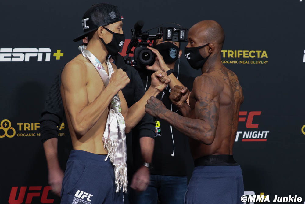 Neste sábado (28), vai acontecer um dos eventos mais esperado esperados do ano, no MMA. Desta forma, o UFC on ESPN 18 que vai ser realizado na cidade de Nevada , em Las Vegas, conta com o duelo entre Smith vs. Clark na luta principal da noite. https://t.co/bjXfcKxddp https://t.co/CbvL9i7MA5