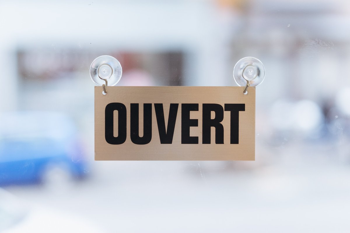 Royalti_startup's tweet photo. Excellente réouverture #commerces ! Nos pensées pour ceux qui ne peuvent pas encore réouvrir #restaurateurs.  Pour les soutenir #Solutions variabilisation des charges #loyers. hello@royalti.fr
#financements #royalties #revenuebasedfinancing #entrepreneure #locataires #bailleurs https://t.co/opSOJjKkZ6