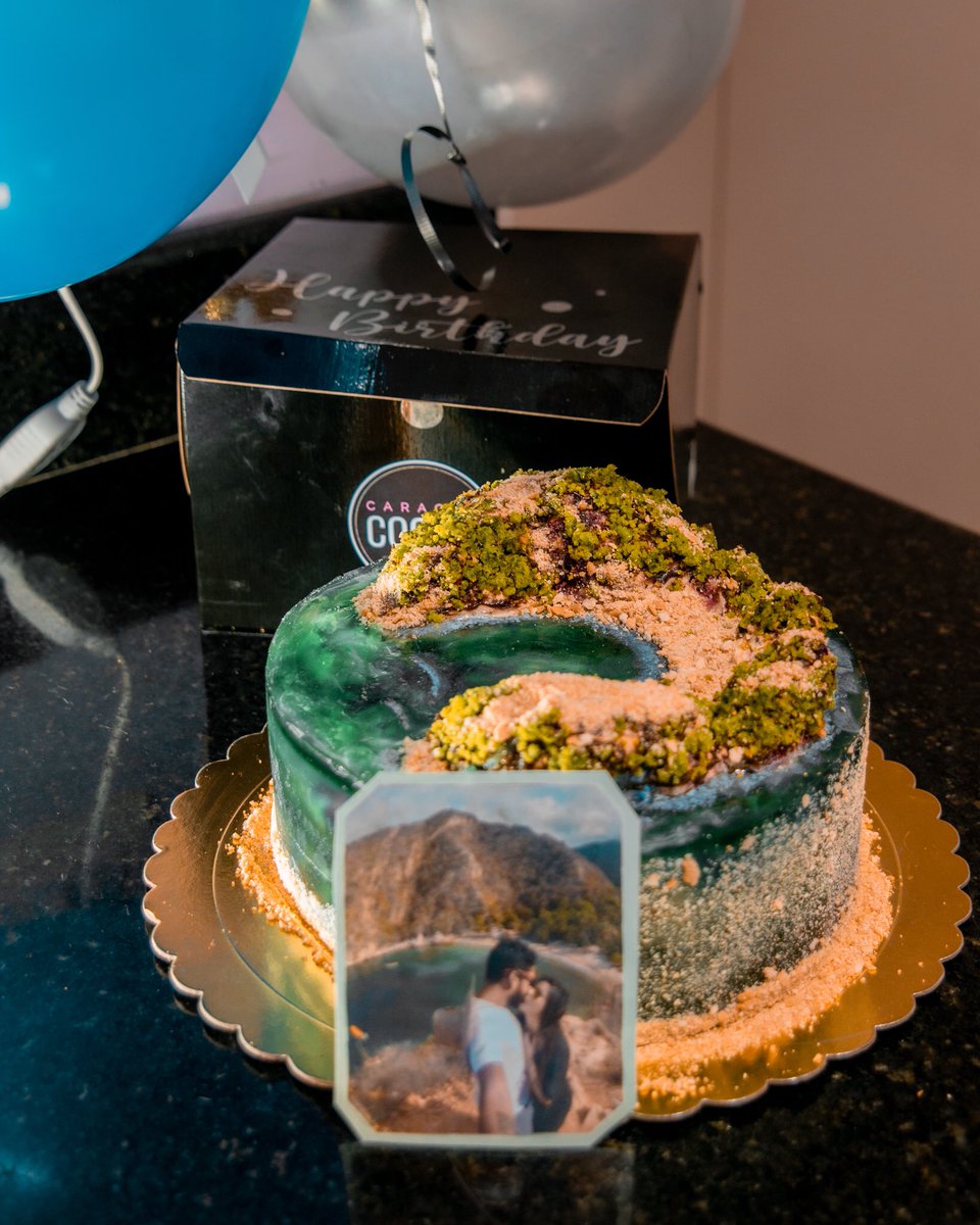 AliRecomienda's tweet photo. Hace dos meses publiquรฉ ese tuit, y ayer mi princesa me regalรณ esta hermosa #MagicCake con el modelo de la playa de Tuja, una de mis playas favoritas y de nuestros primeros viajes ยฟVen por quรฉ la amo con locura?
La torta viene de la mano de @DePradosCakes(IG) Y SABE A GLORIA. https://t.co/OAa7Z5nx1g