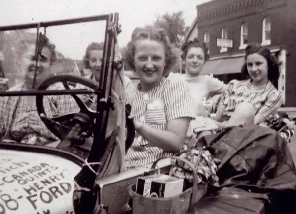 Dedicating today's  #DavesCarIDService to Darlene Dorgan and her Bradford Jalopy Girls of Bradford, Illinois, and their indefatigable "Silver Streak" 1926 Ford Model T touring.