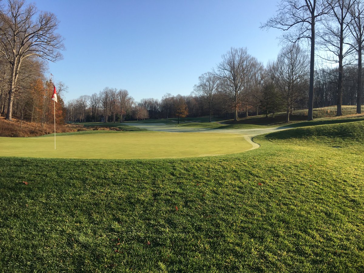 Setting up for a perfect November day.  Please replace your divots, fix your ball-marks and enter/exit bunkers on the low side - thank you! #coursecare