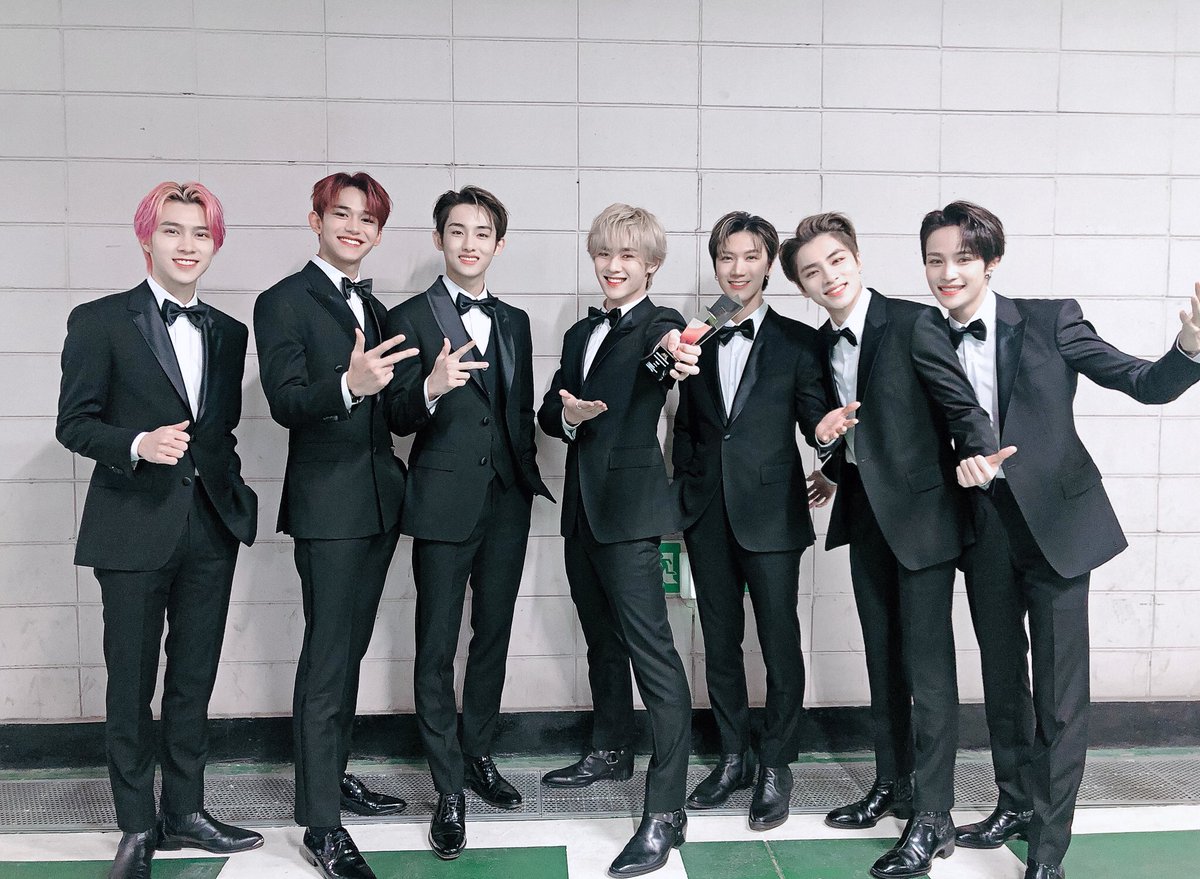 choi_raiyy's tweet photo. WAAAA dari mulai treasure nct straykids the boyz cravity pentagon semua pada dapet awards di AAA kali ini😭😭  aslii seneng banget yang aku stan pada dapet huhu bahagia😭😭💚💞 
#NCT2020onAAA #TREASUREonAAA
#StrayKids_AAA2020 #THEBOYZ_AAA2020 
#CRAVITY_2020AAA #PENTAGON_AAA https://t.co/TD65TN9sJz