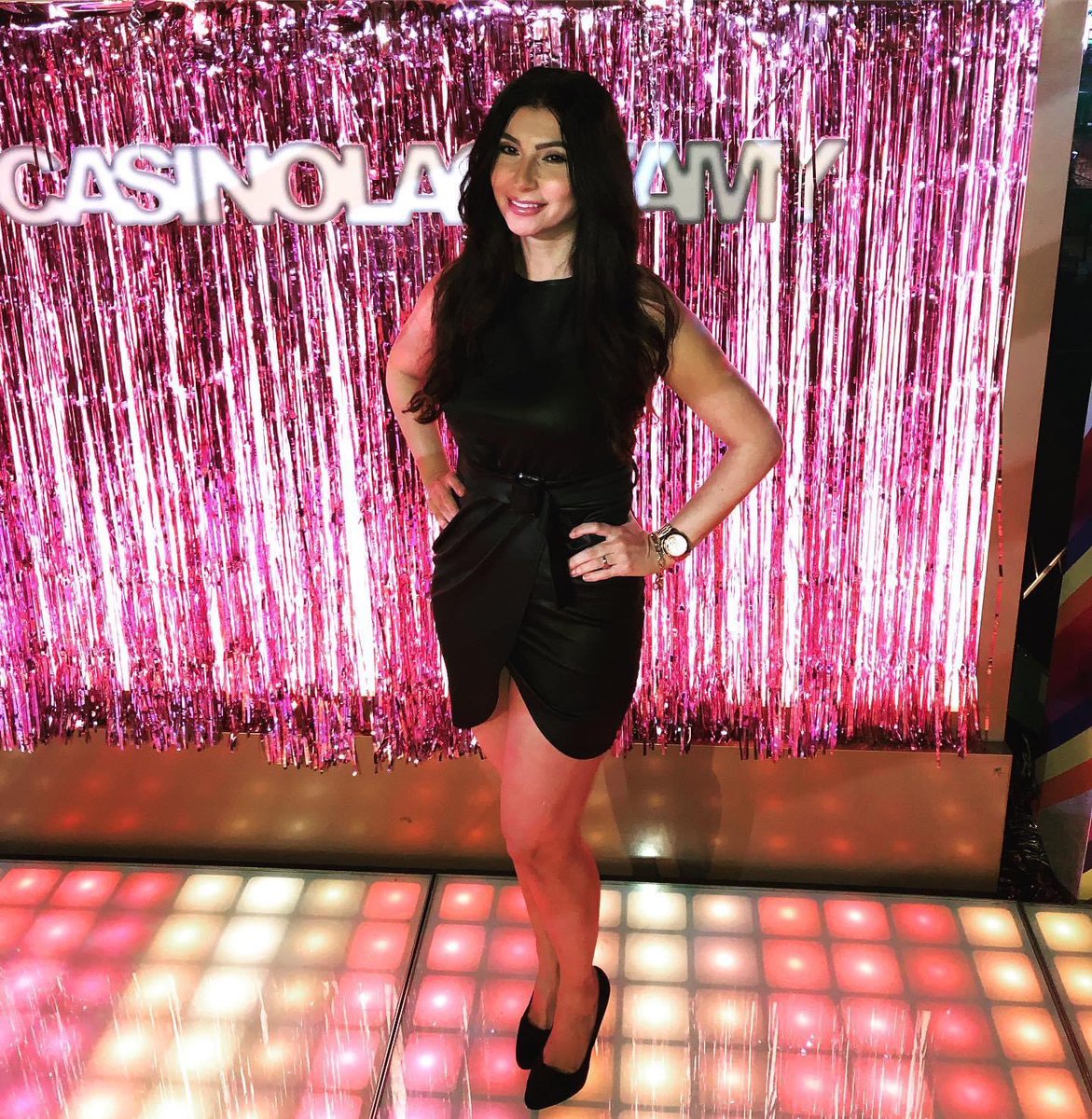 SabrinaMadere's tweet photo. @OfficialPLT @UmarKamani #PLTPinkFriday #prettylittlething my beautiful mothers big 50th birthday is coming up and being that she’s your biggest customer she would just die for a PLT shopping spree🦄🛍👛🎀💖💞💘🦄🎀🌸💗🛍💘👛💓🦄💘 https://t.co/EEmmNoKqpD