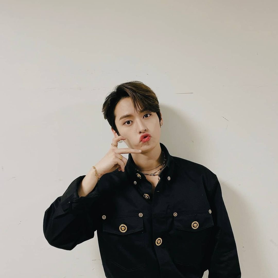 StrayKidsBrasil's tweet photo. 「 #INSTA • 28.11.20 」
Atualização do Lee Know

"Não*, por que o tempo está tão friiiiiiio? Bom, mas é melhor do que o tempo quente heuaaa 🤨
#LeeKnowÉFofo"

↝ https://t.co/PDBMzgxfns

@Stray_Kids #StrayKids #스트레이키즈 https://t.co/S4XF5zBVOj