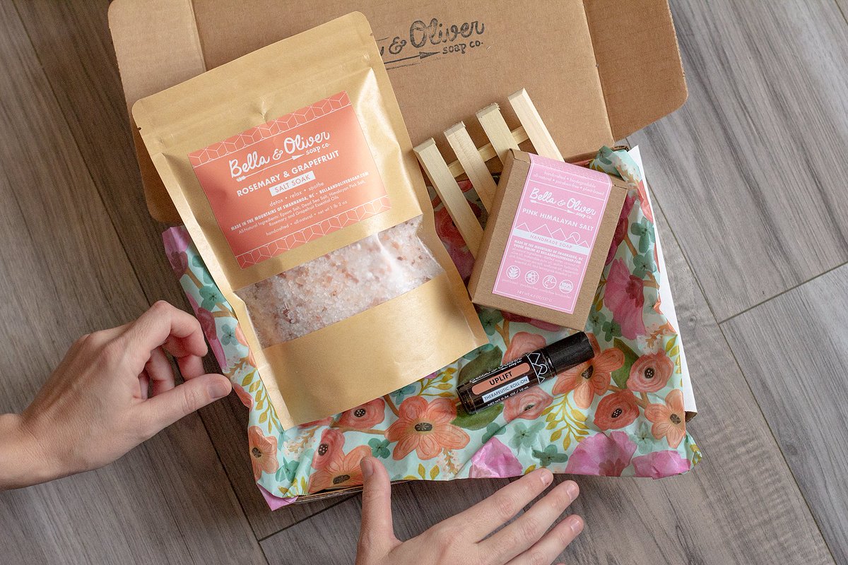 BellaAndOliver's tweet photo. Shop small today. No, you're not going to find any "doorbuster" or huge "blowout" savings on our website. Nonetheless, we hope that you'll decided to shop with our small business this weekend. Your support means more this year than ever before. SHOP >> https://t.co/VpxstgmpWi https://t.co/HQXAyJPPa1
