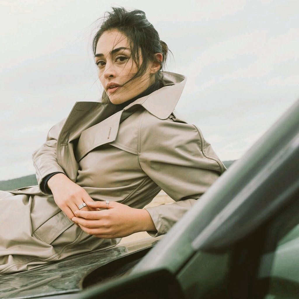 deepofmylife's tweet photo. Şey esra hanım kız kıza bi akşam yemeği mi yesek acaba biz sizinle #EsraBilgiç #ThisIsQueen https://t.co/tds1qSTDas