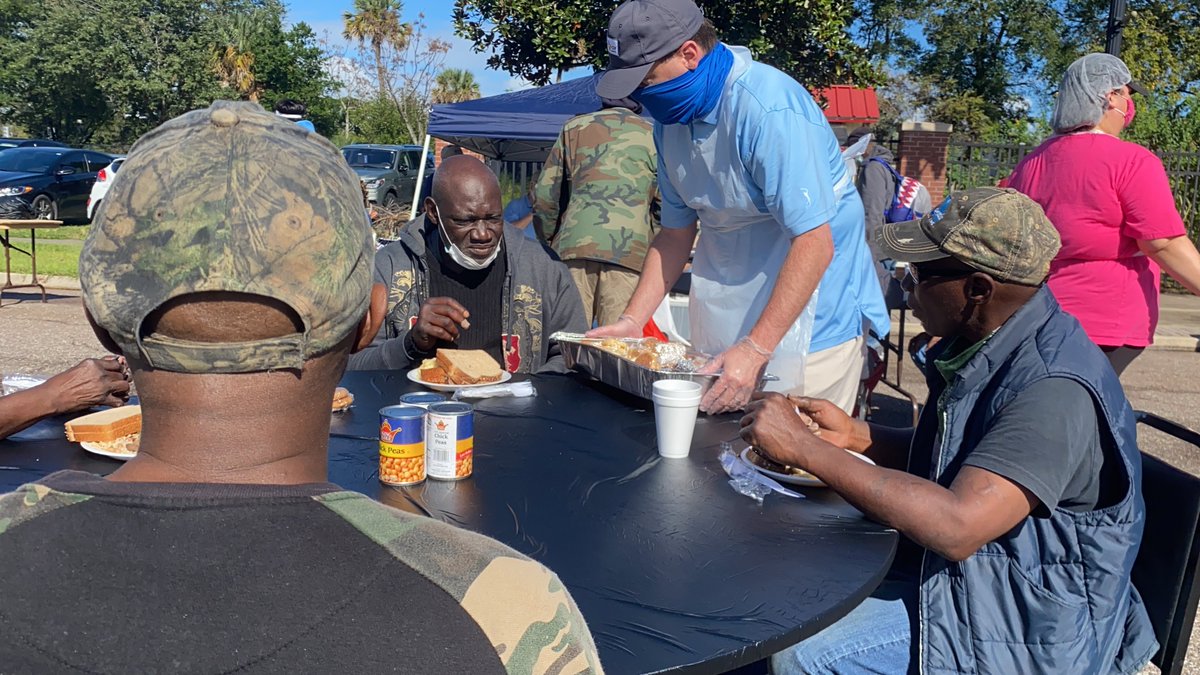 ClaraWhiteJax's tweet photo. DUUUUVVVVAAAAL. Because of you and your heart to serve others Feed The City was a success. Thank you to all who donated their time on Saturday. You truly brought the sunshine, on what started, as a cloudy day. #missionminded #ftc2020 #clarawhitemission #iamearthawhite https://t.co/tyUeJTB16q