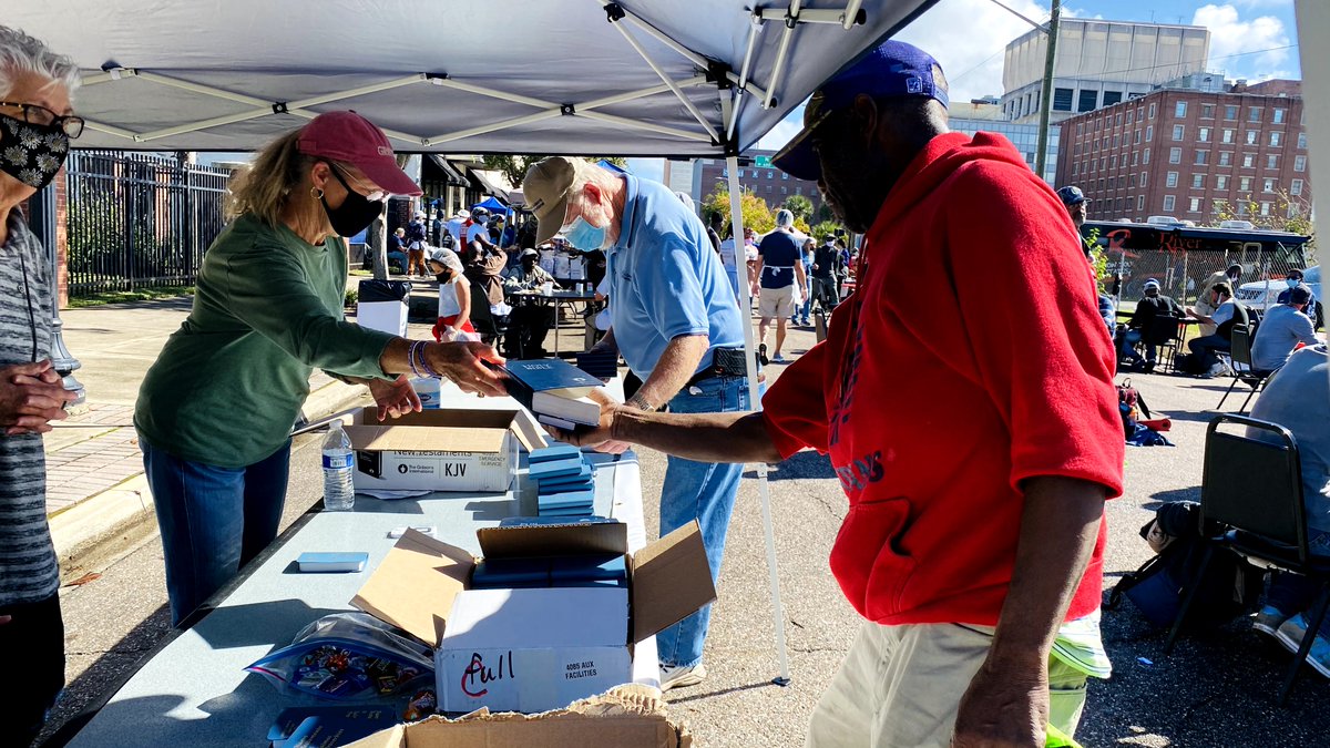 ClaraWhiteJax's tweet photo. DUUUUVVVVAAAAL. Because of you and your heart to serve others Feed The City was a success. Thank you to all who donated their time on Saturday. You truly brought the sunshine, on what started, as a cloudy day. #missionminded #ftc2020 #clarawhitemission #iamearthawhite https://t.co/tyUeJTB16q