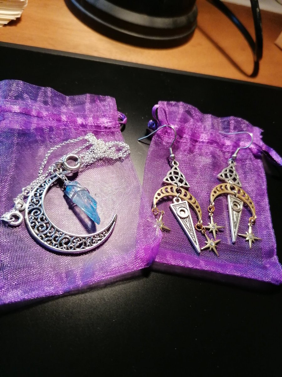 caguibain's tweet photo. Merci beaucoup @LunaManaShop ils sont magnifiques 😍 https://t.co/781SrCZwmo
