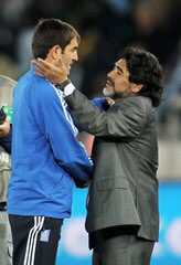 GreeksInEurope's tweet photo. I am from Argentina and I want to say thank you to all the greeks for your respect to Maradona. We lost our idol but watch the reaction in your country made me so happy 😢🇦🇷🇬🇷. https://t.co/FjmPJOlwOH