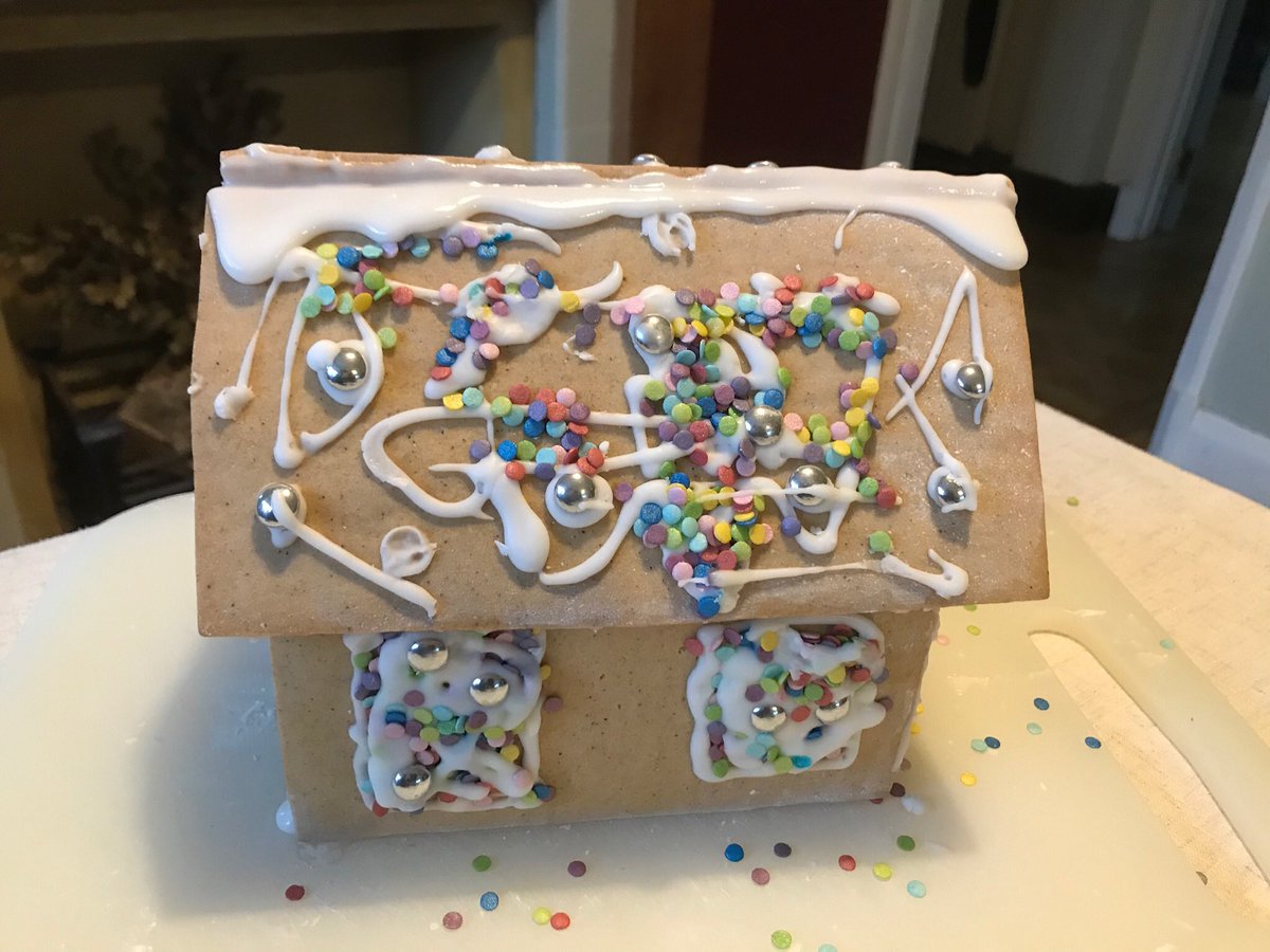 SueCouter's tweet photo. Getting into the festive spirit ⁦@BiscuiteersLtd⁩ #Biscuiteers https://t.co/pffkOc0OKa