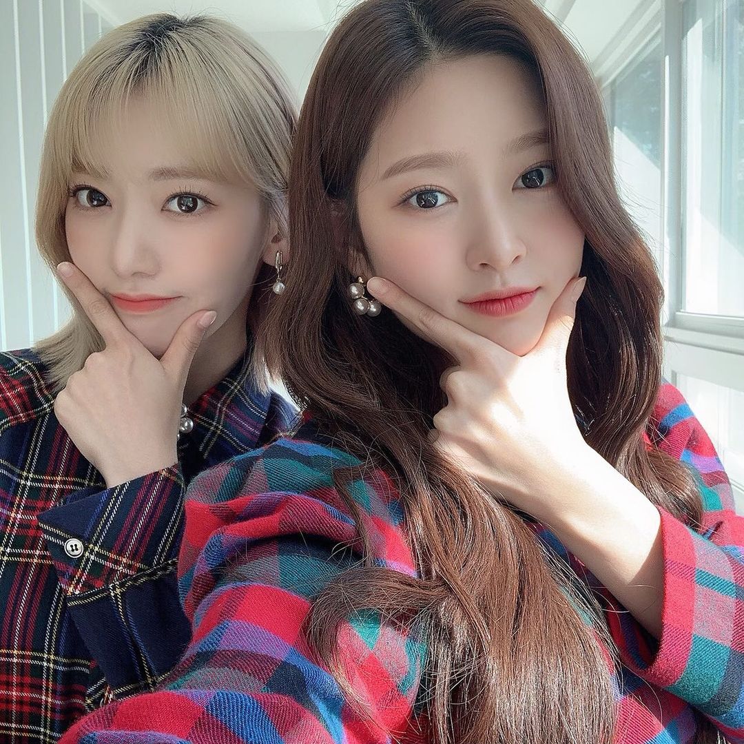 MuseZ_19's tweet photo. Te quiero no solo por como eres, sino por como soy yo cuando estoy contigo.

หลังจากที่มีมินน์ ก็ไม่ได้ถ่ายรูปด้วยกันเลย ยัยเค้กรสองุ่น

W/ @Maythanan_VSL_P and My child " Minn" at Madrid, Spain https://t.co/SfTE2jdHGU